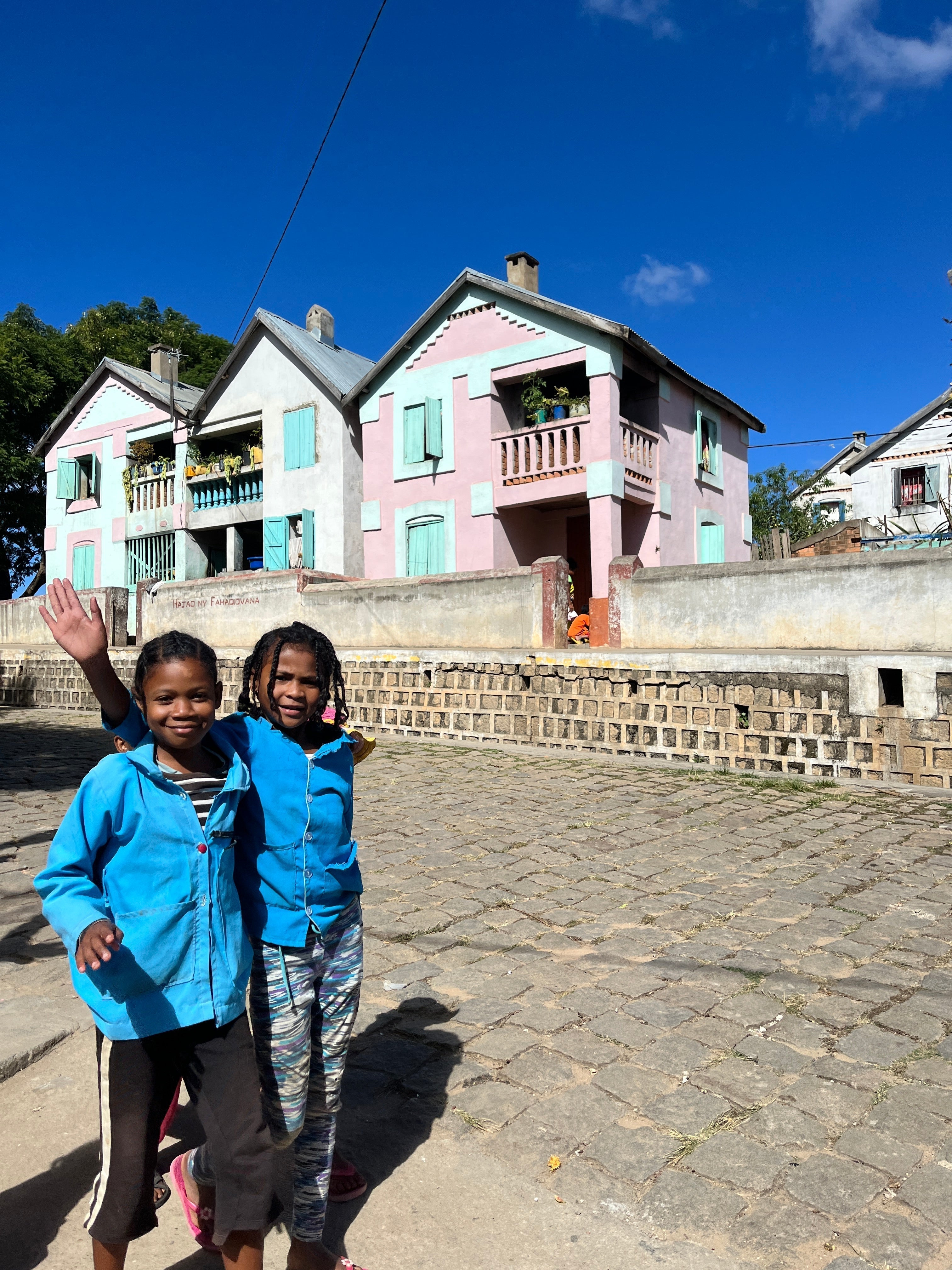 Akamasoa, les Bons Amis & le Père Pedro