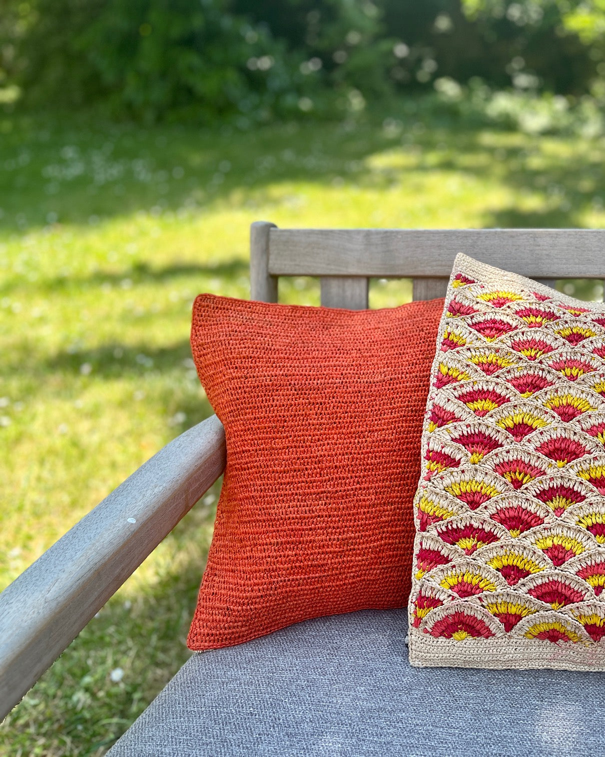 housse de coussin en raphia faits à la main