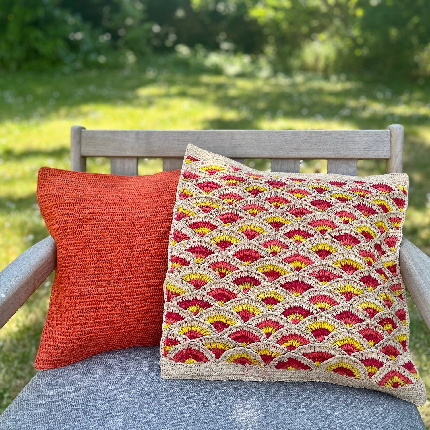 housse de coussin en raphia faits à la main