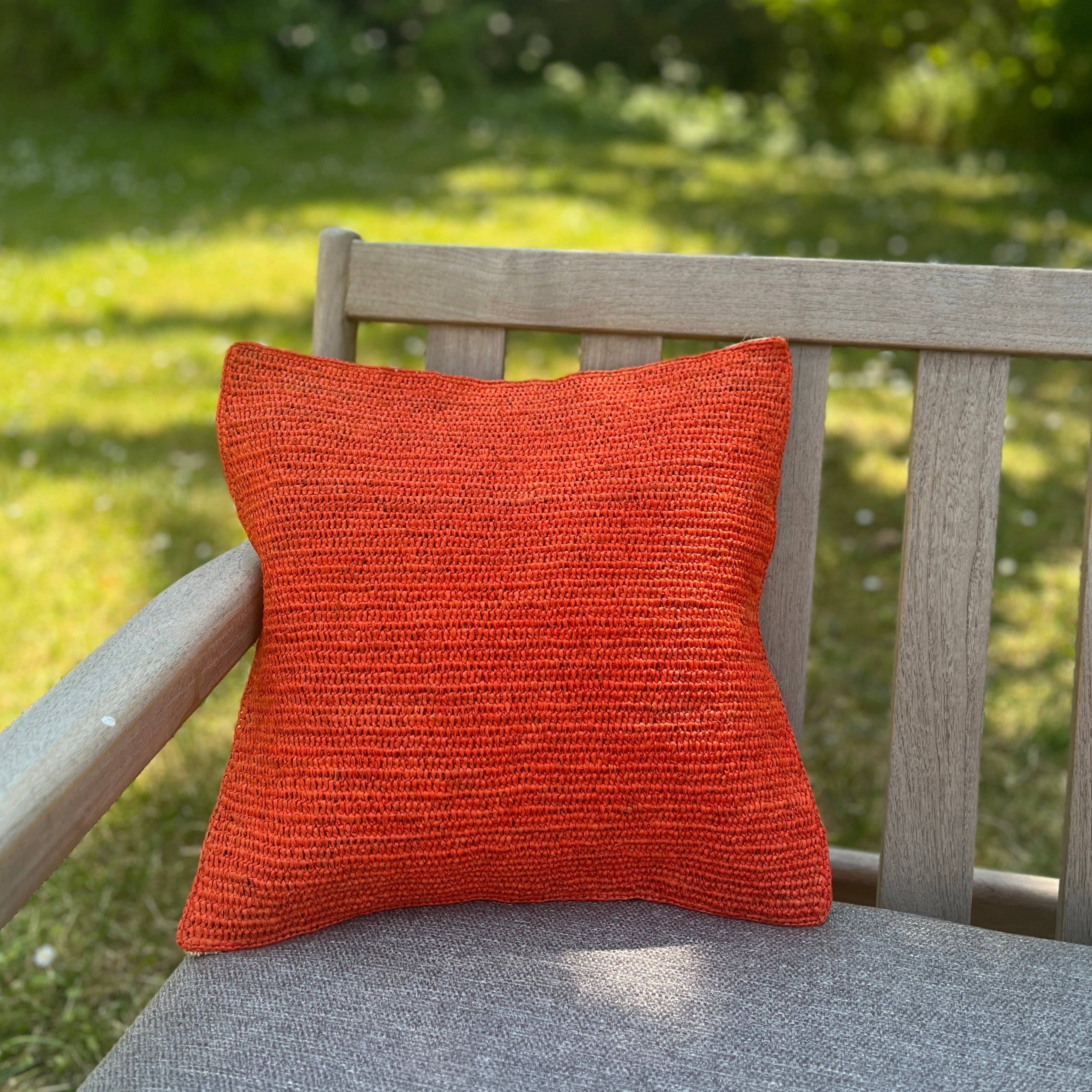 Housse de coussin en raphia point de riz