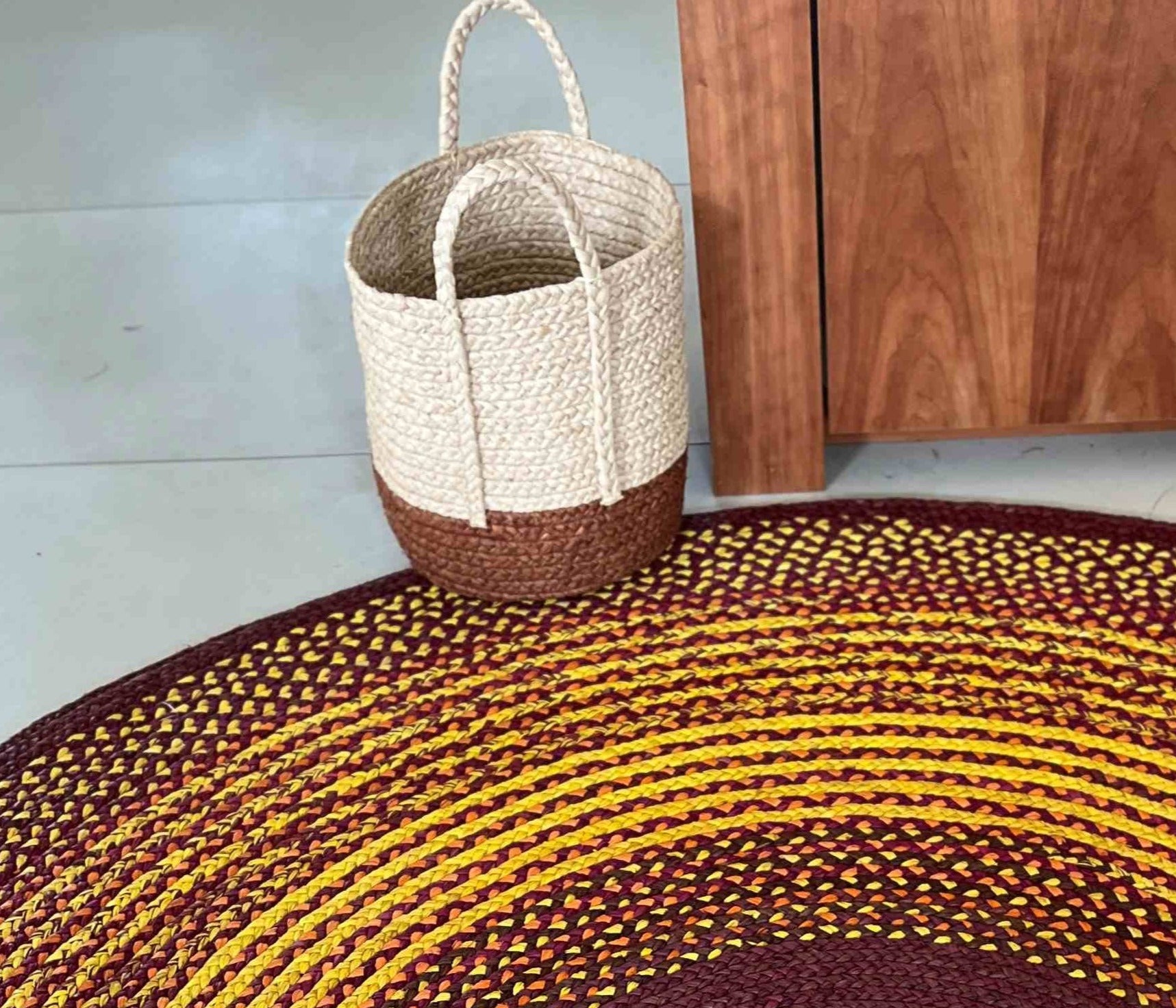 Corbeille en raphia bicolore naturel & ocre avec anses - Jeannette Intimani Ethnique chic