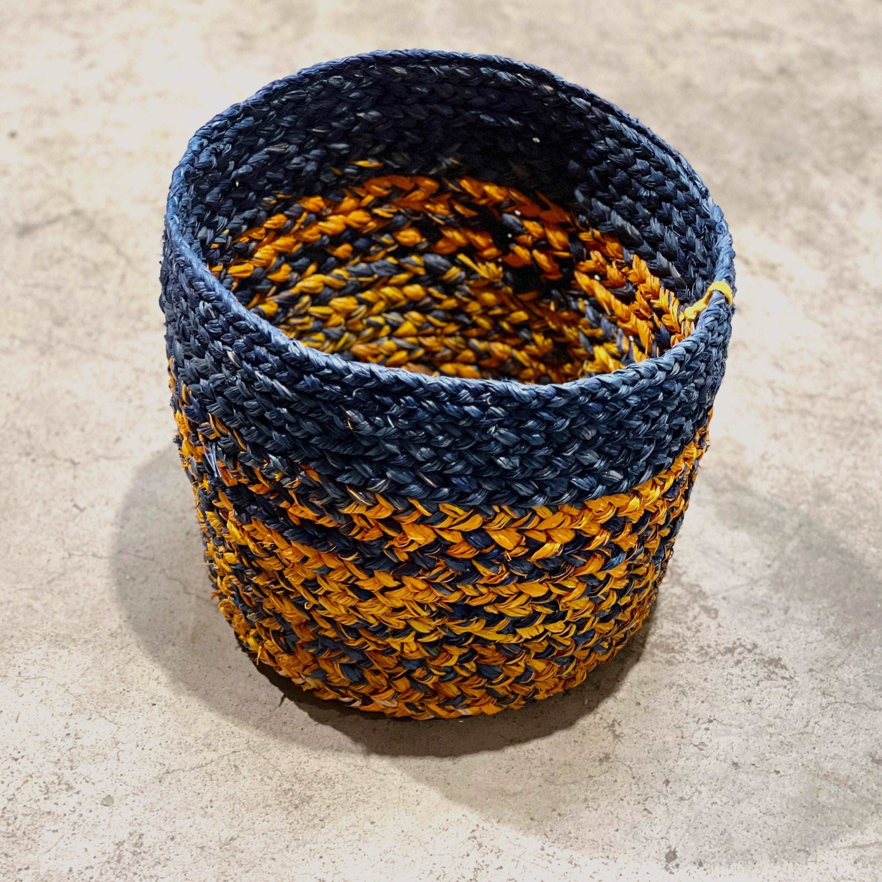 Corbeille raphia bleu vif & jaune - Odette