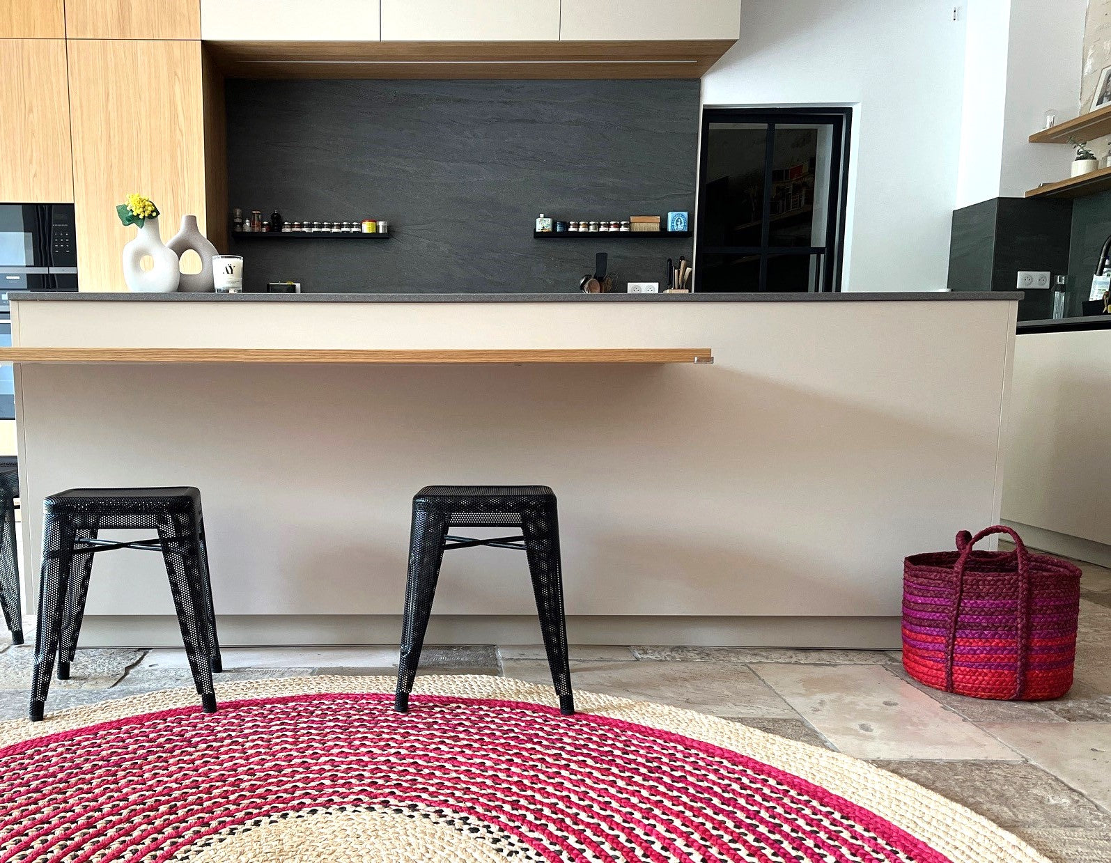 Corbeille en raphia prune & rose- Soazy