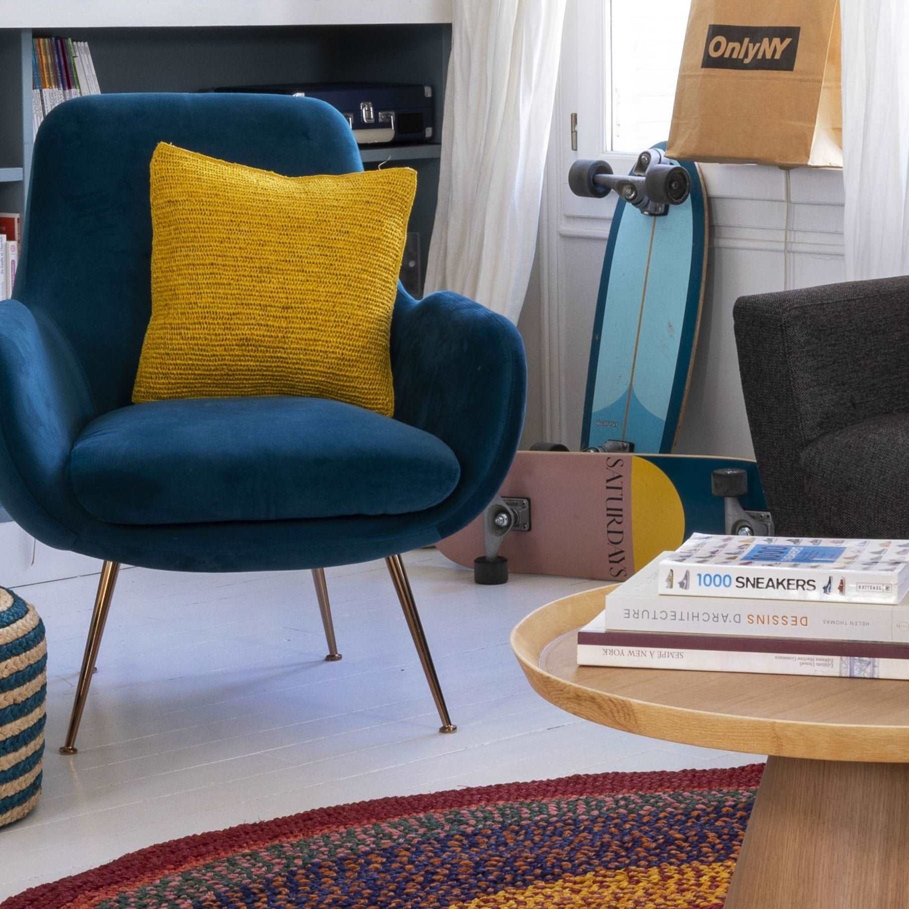 Housse de coussin en raphia jaune