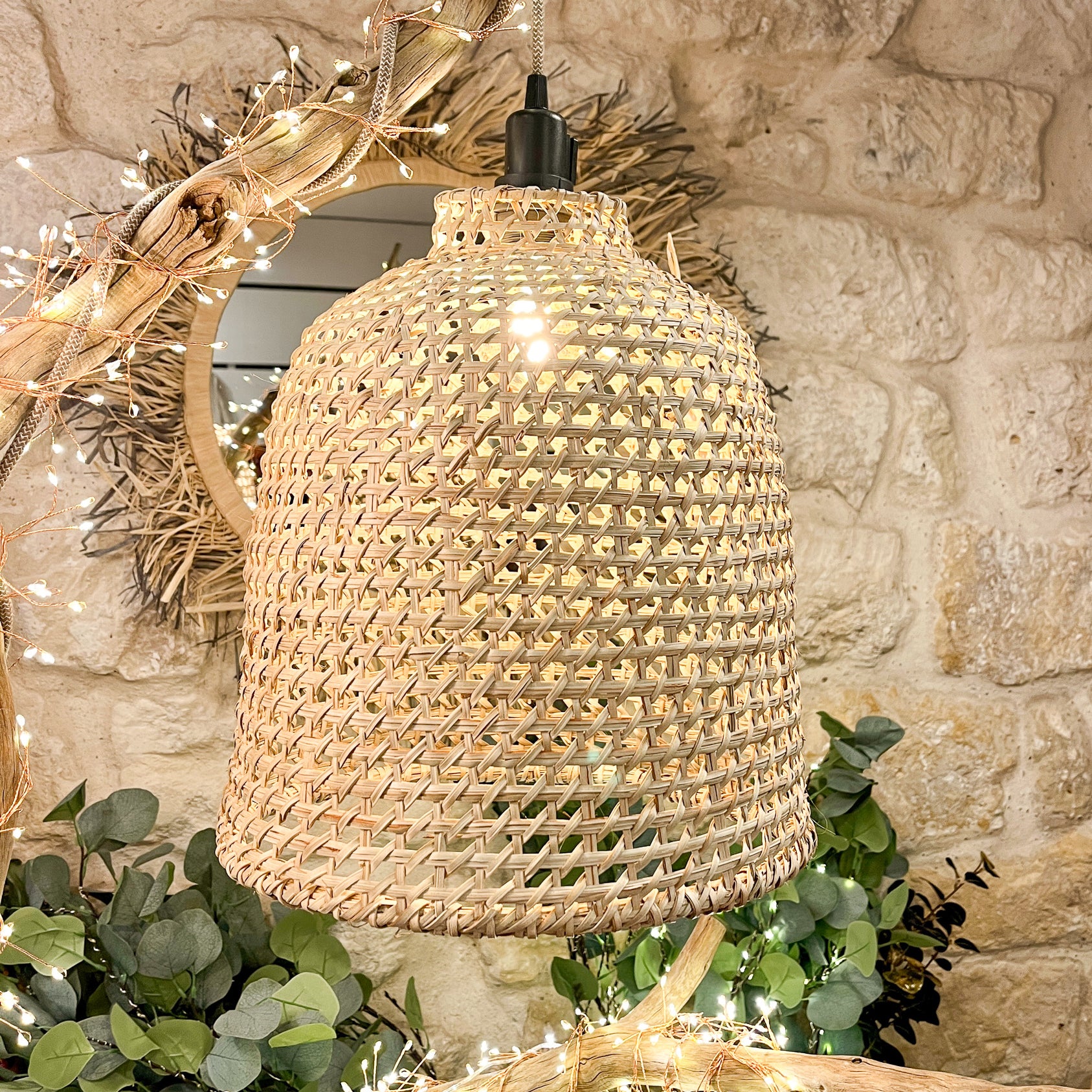Suspension cloche grand modèle en satrana - H.45 x 44 cm