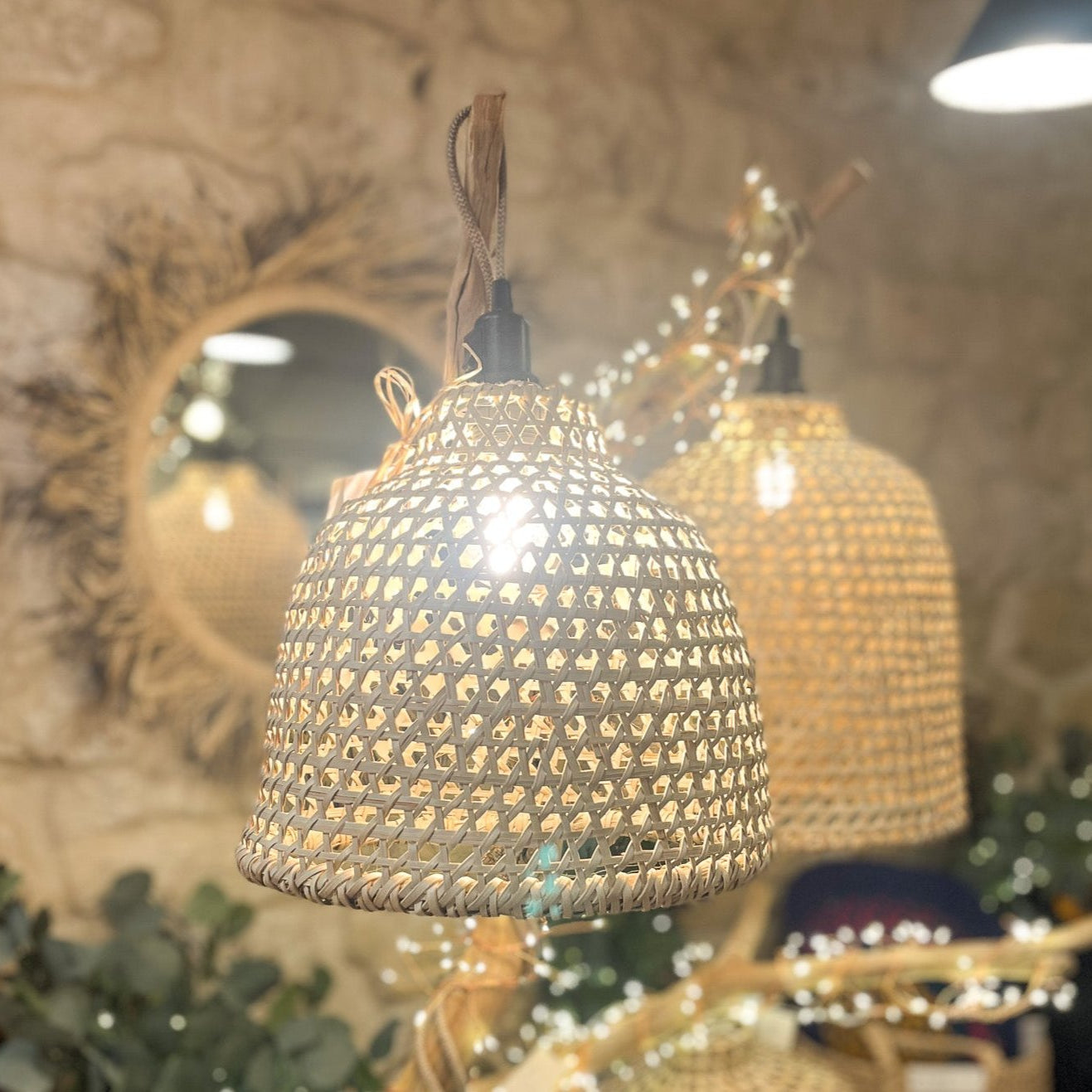 Suspension cloche petit modèle en satrana - H.30 x 30 cm