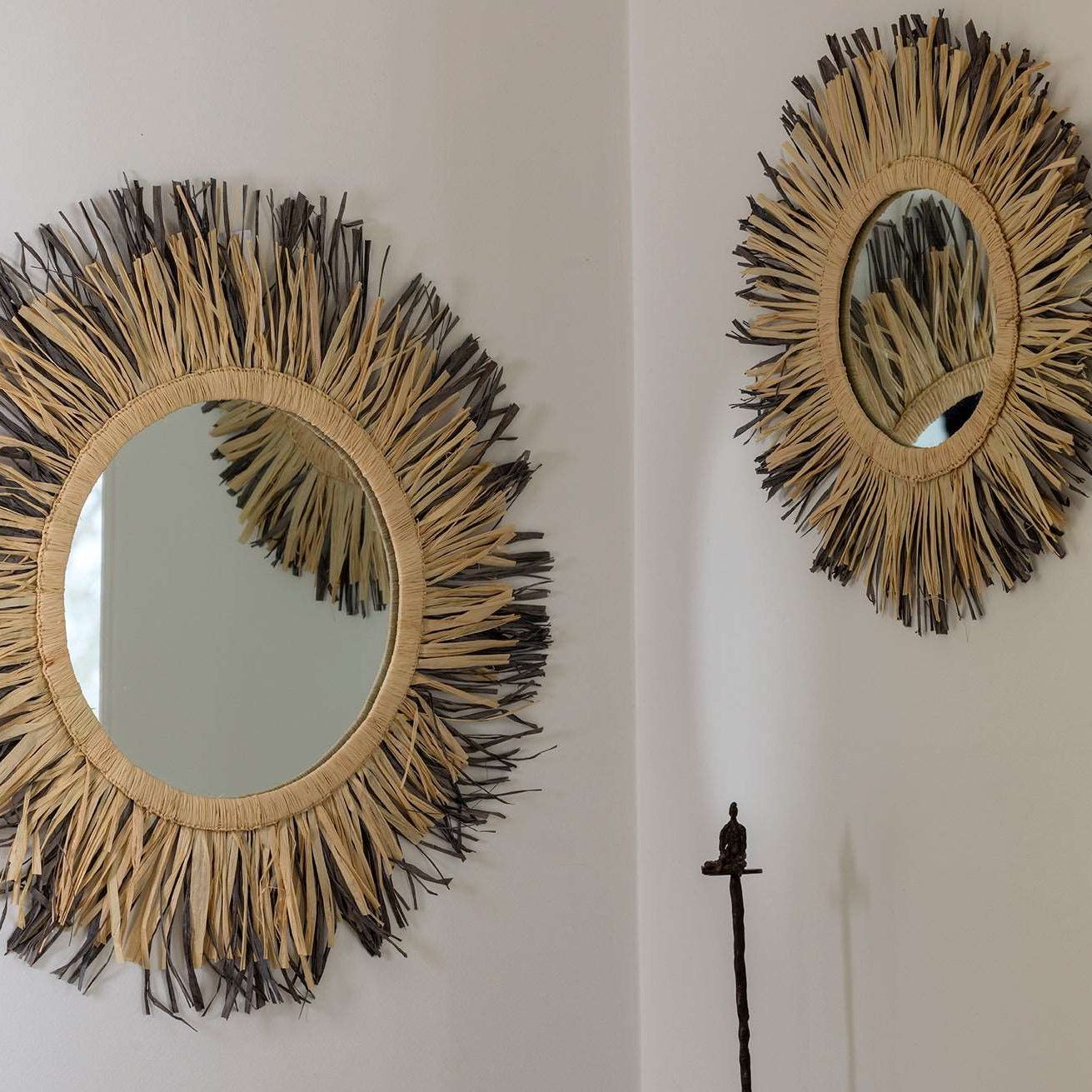 Grand miroir rond à franges de raphia