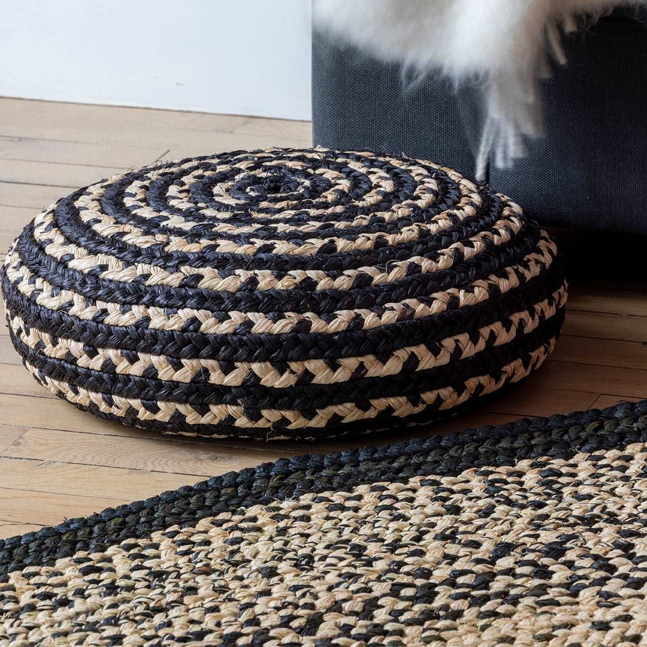 Pouf tressé noir & naturel