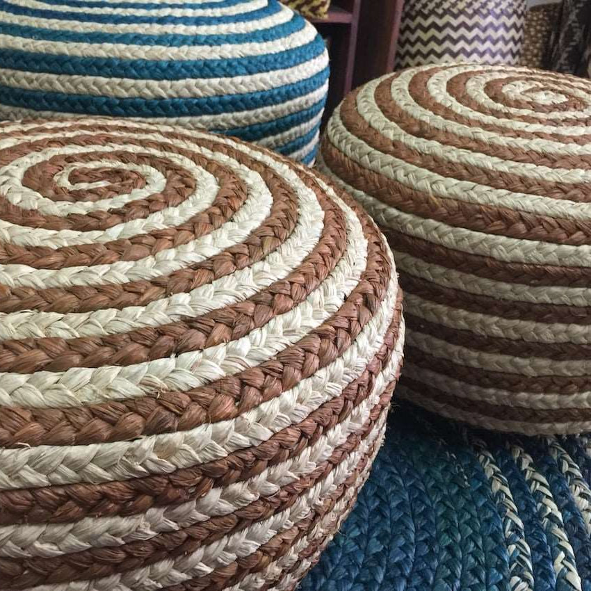 Pouf en raphia naturel, beige et marron