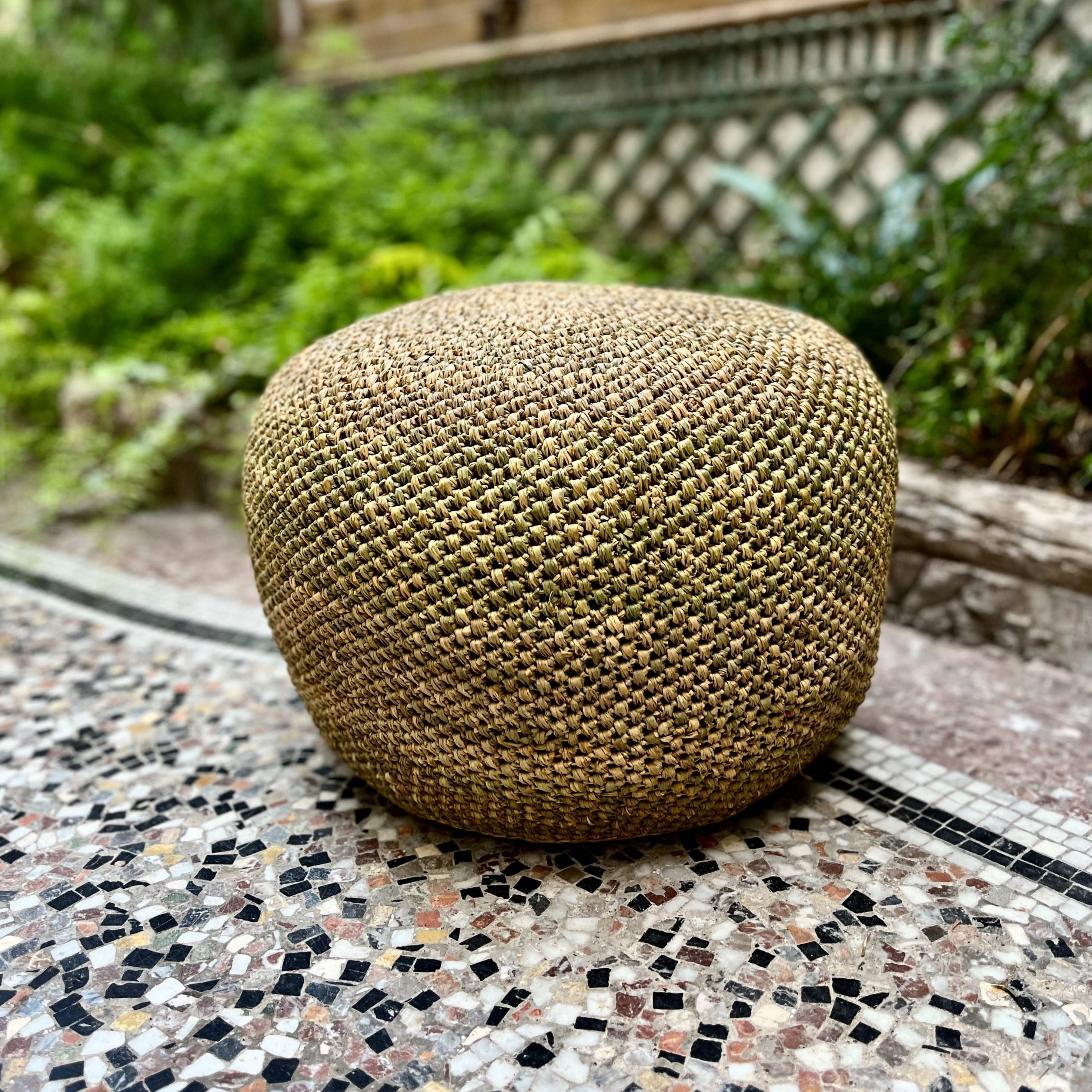 Pouf en raphia beige