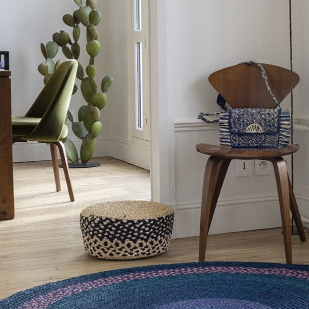 Pouf raphia naturel & bleu foncé