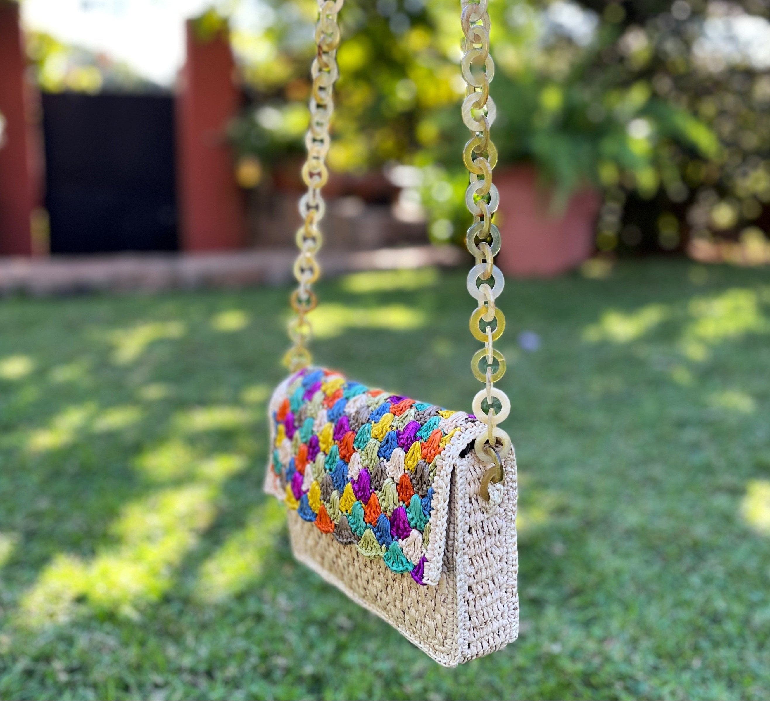 Sac à main multicolore en raphia bandoulière corne