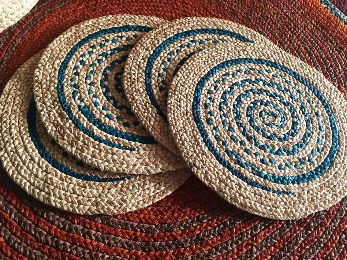 Lot de 4 x sets de table ronds en raphia naturel & bleu