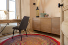 Tapis en raphia rond rouge vif, bleu, jaune et violet – 190 cm