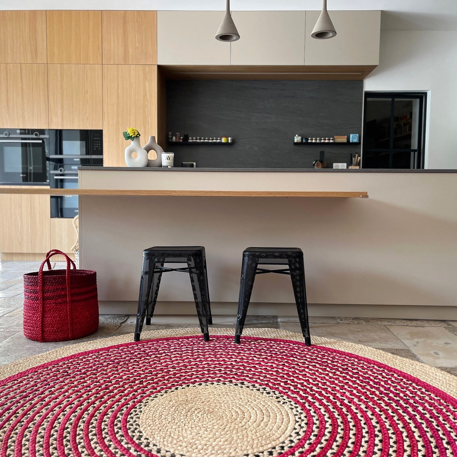 Tapis en raphia rond naturel et rose framboise – 200 cm