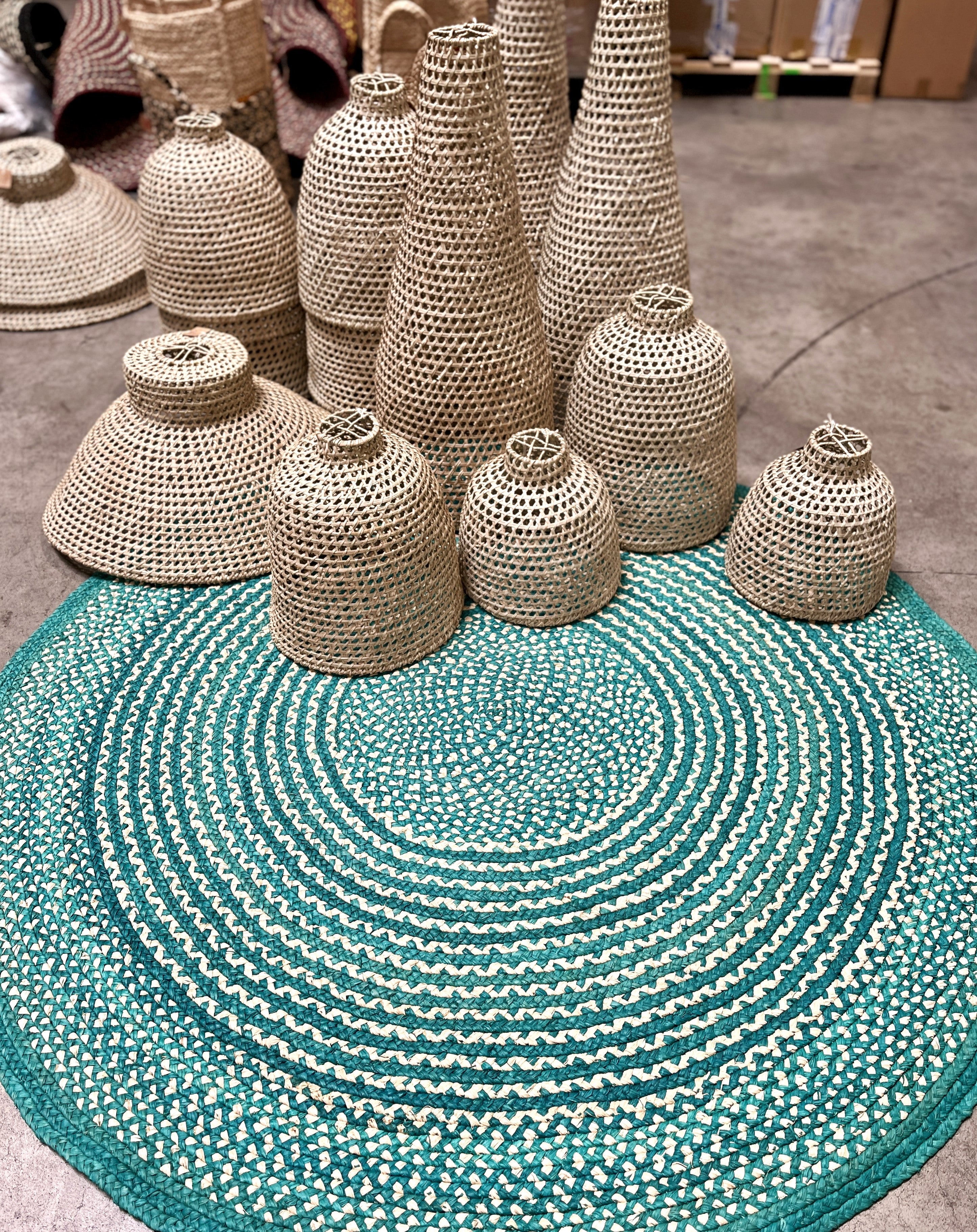 Suspension cloche petit modèle en satrana - H.30 x 30 cm