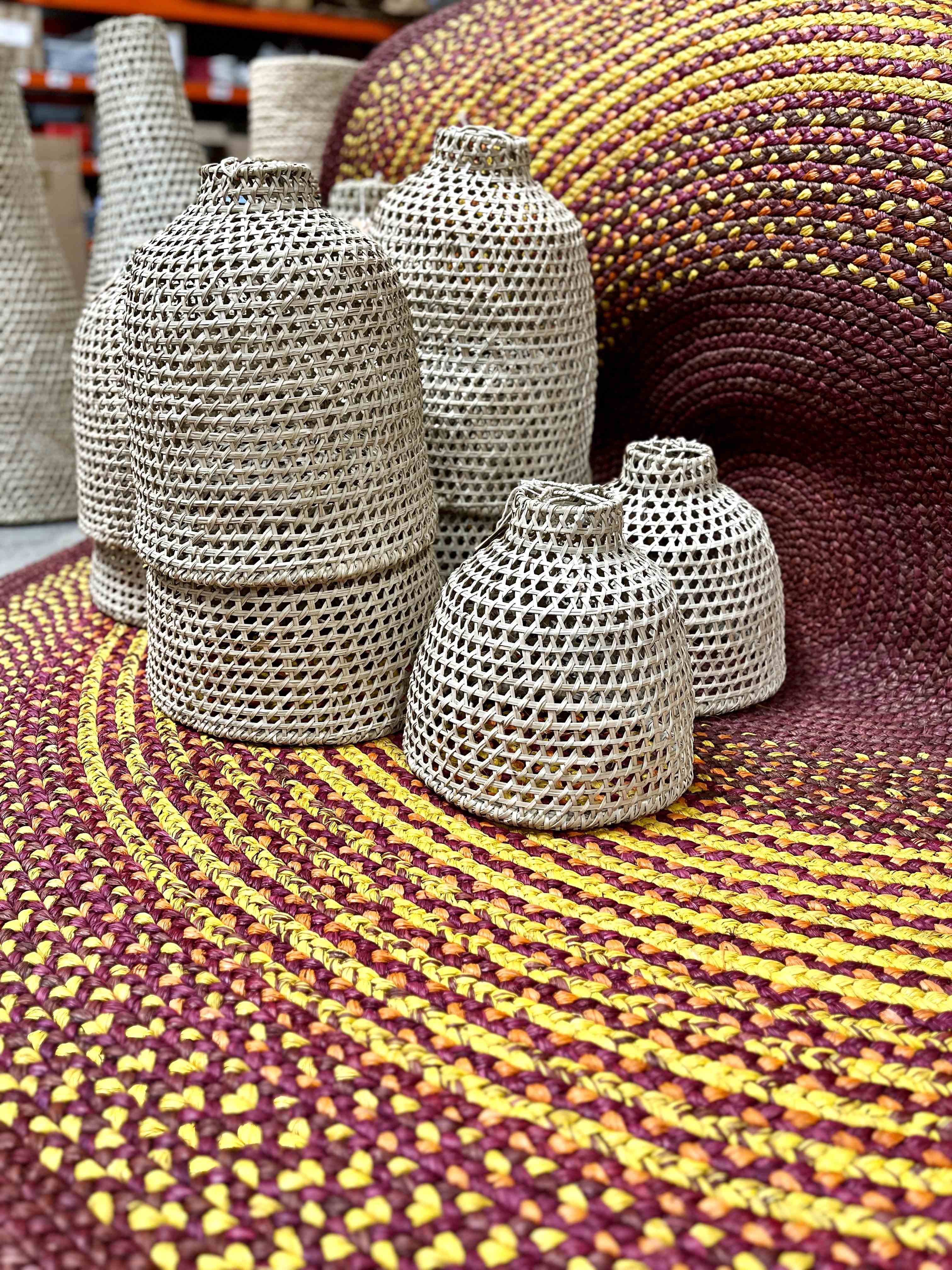 Suspension cloche petit modèle en satrana - H.30 x 30 cm