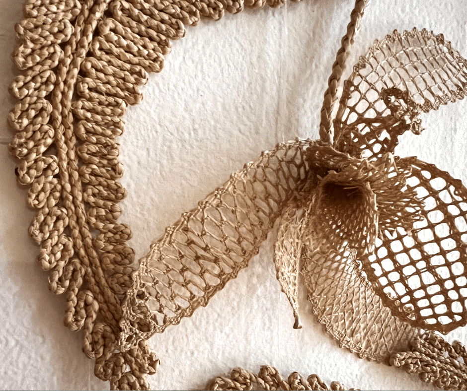 Dentelle de raphia & cadre de fer