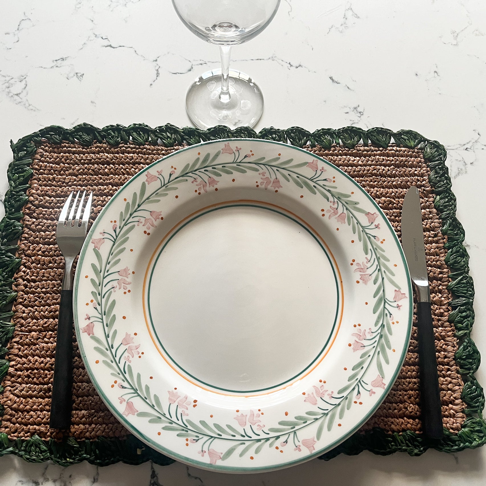 6 sets de table rectangulaires en raphia couleur thé bordure vert kaki