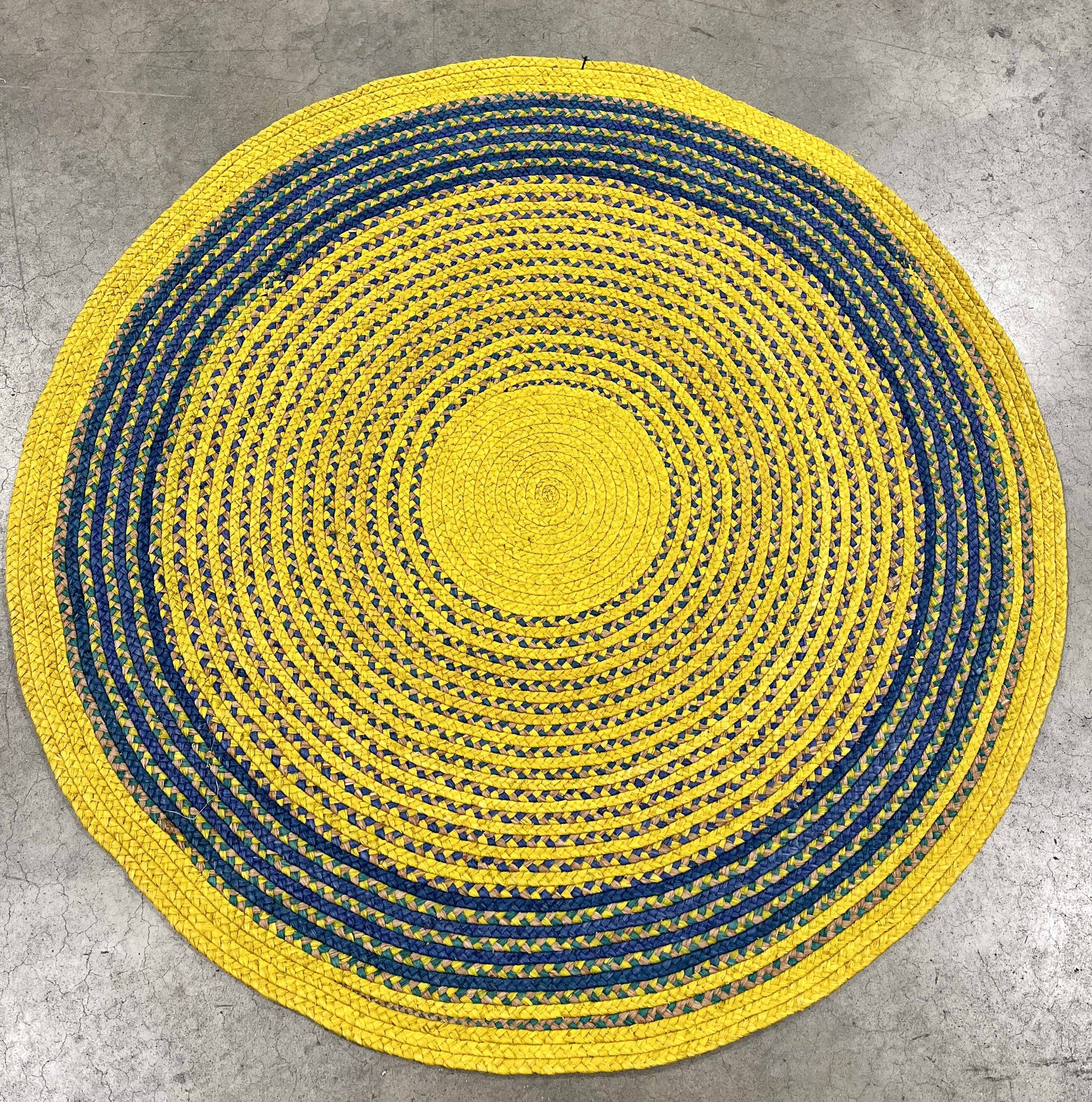 Tapis en raphia rond jaune et bleu – 170 cm