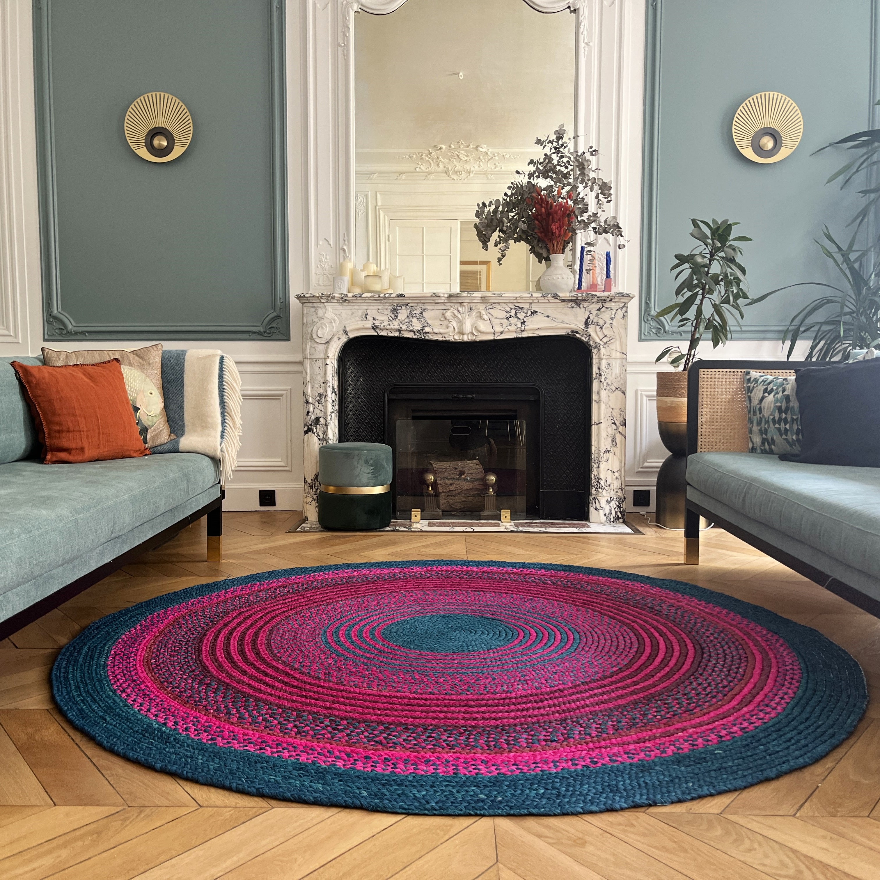 Tapis en raphia rond rose fuchsia, bleu vert profond et brun – 200 cm