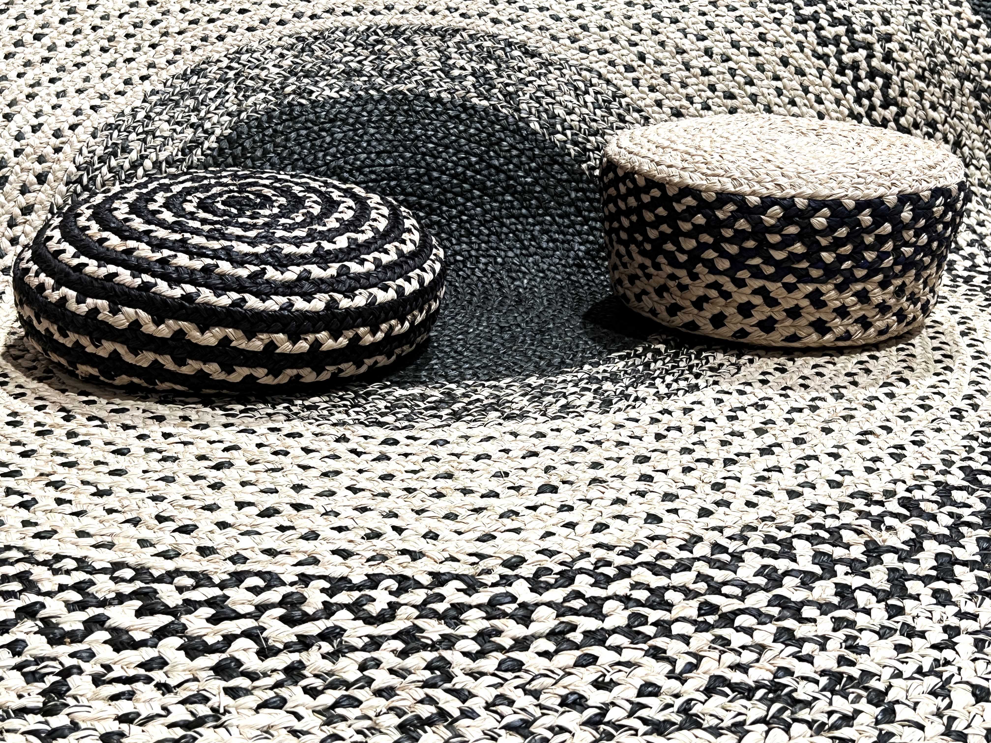 Pouf raphia naturel & bleu foncé