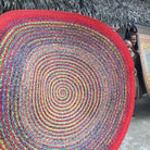 Tapis en raphia rond rouge vif, bleu, jaune et violet – 190 cm