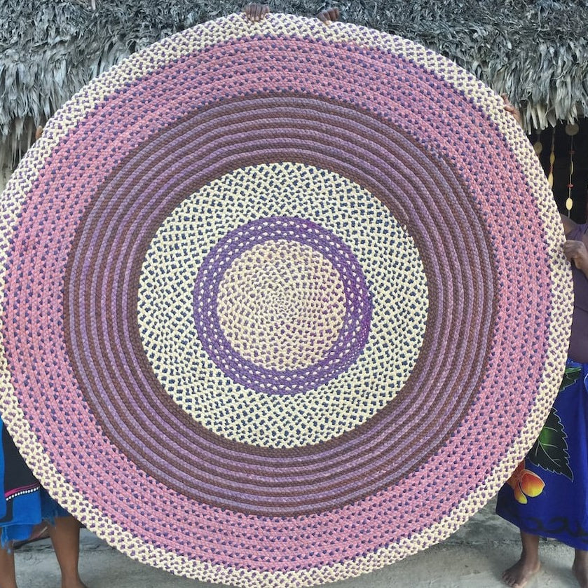 Tapis en raphia rond naturel, bleu, rose, parme et violet – 200 cm