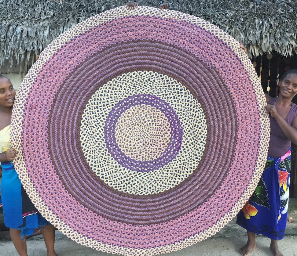 Tapis en raphia rond naturel, bleu, rose, parme et violet – 200 cm