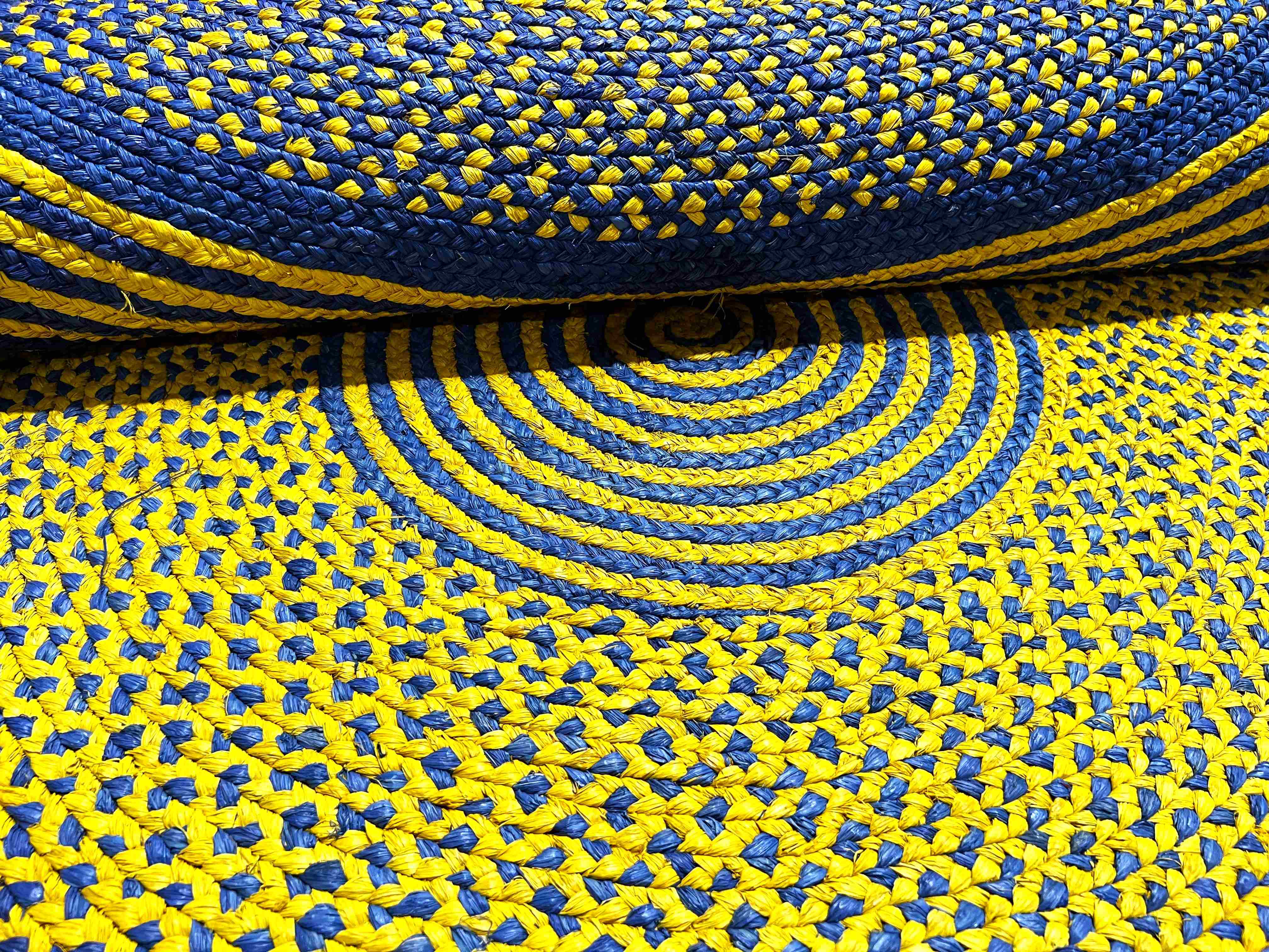 Tapis en raphia rond jaune et bleu vif – 200 cm