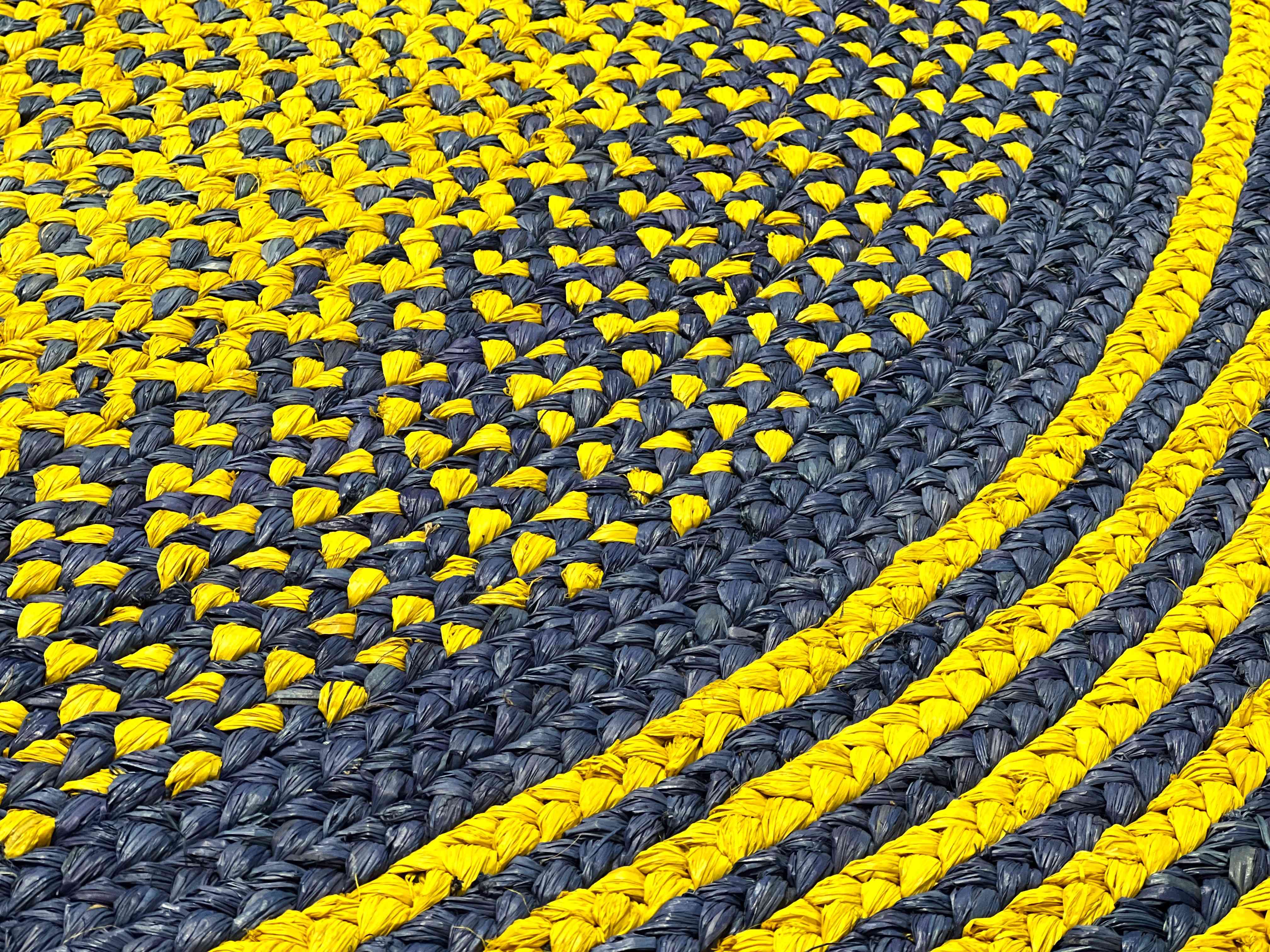 Tapis en raphia rond jaune et bleu vif – 200 cm