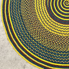Tapis en raphia rond bleu vif, jaune citron et brun – 200 cm
