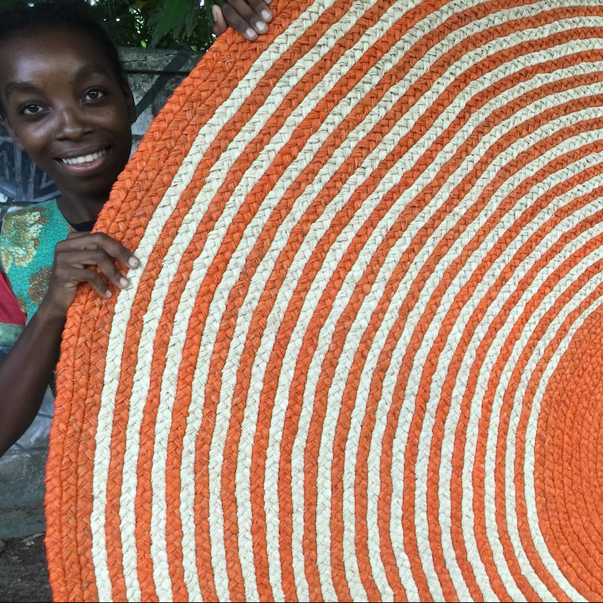 Tapis en raphia rond naturel et orange – 200 cm
