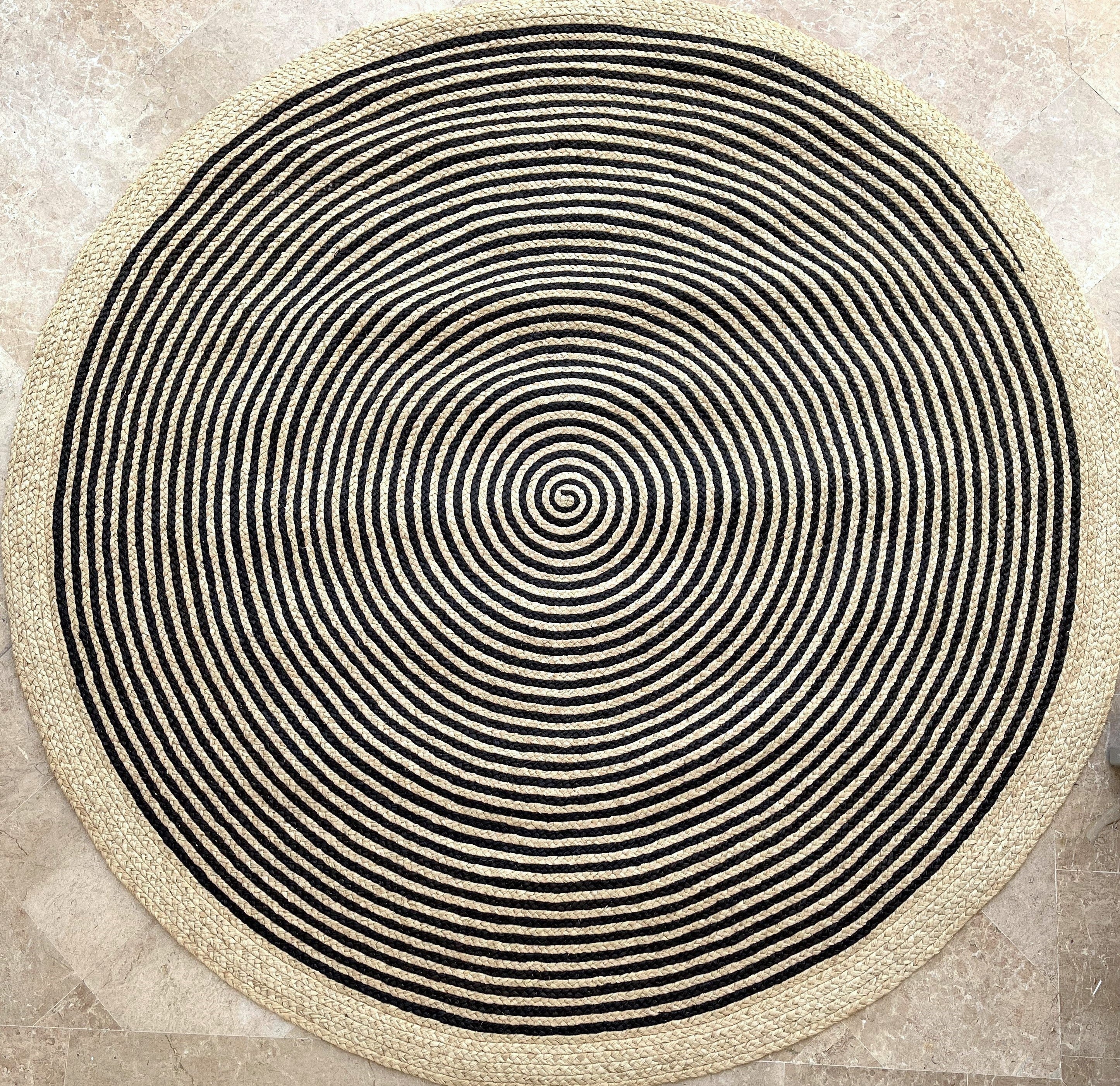 Tapis en raphia rond noir, blanc et naturel – 200 cm
