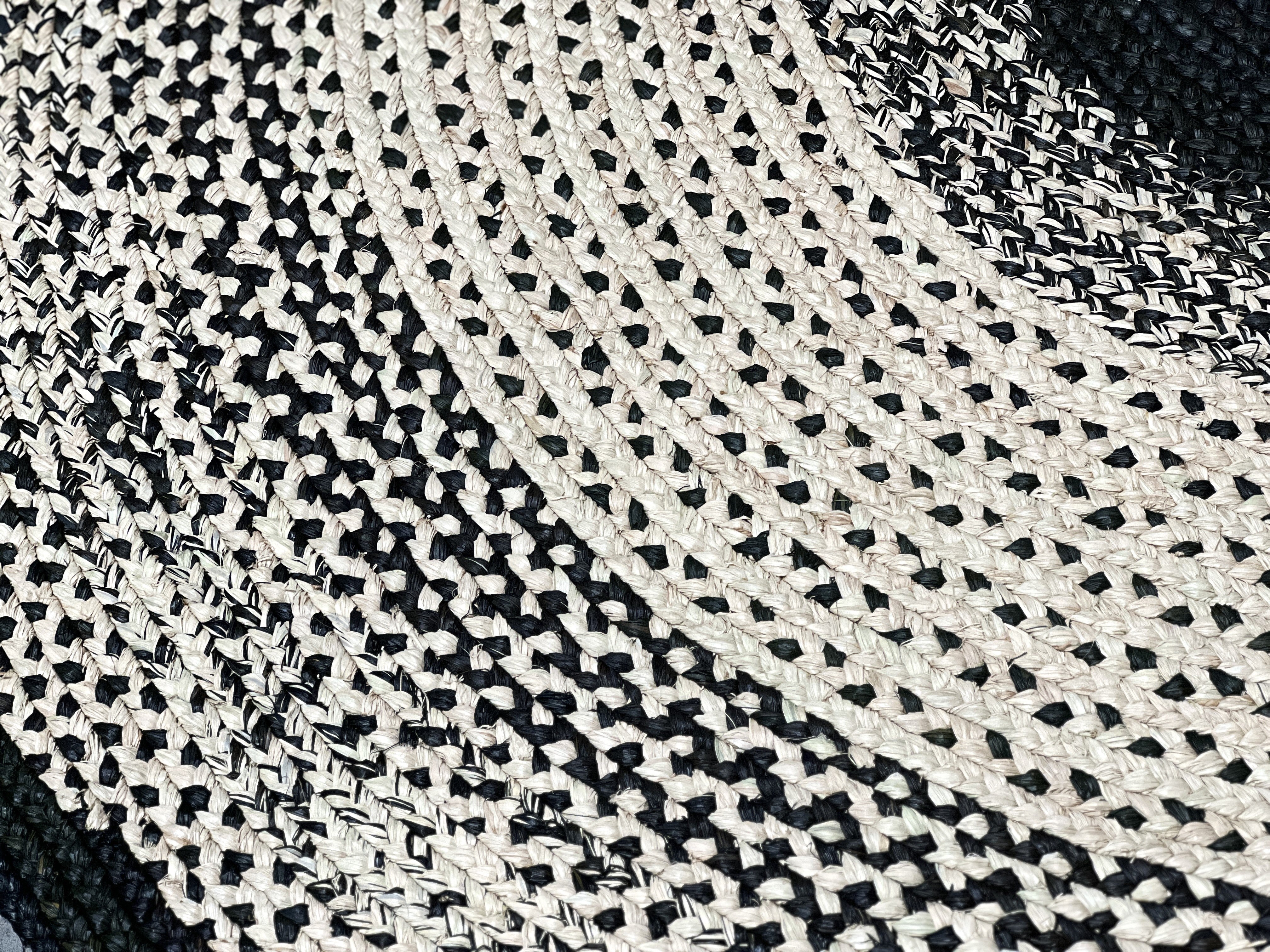 Tapis en raphia rond noir et blanc – 200 cm