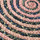 Tapis en raphia rond rose, mauve et bleu – 170 cm