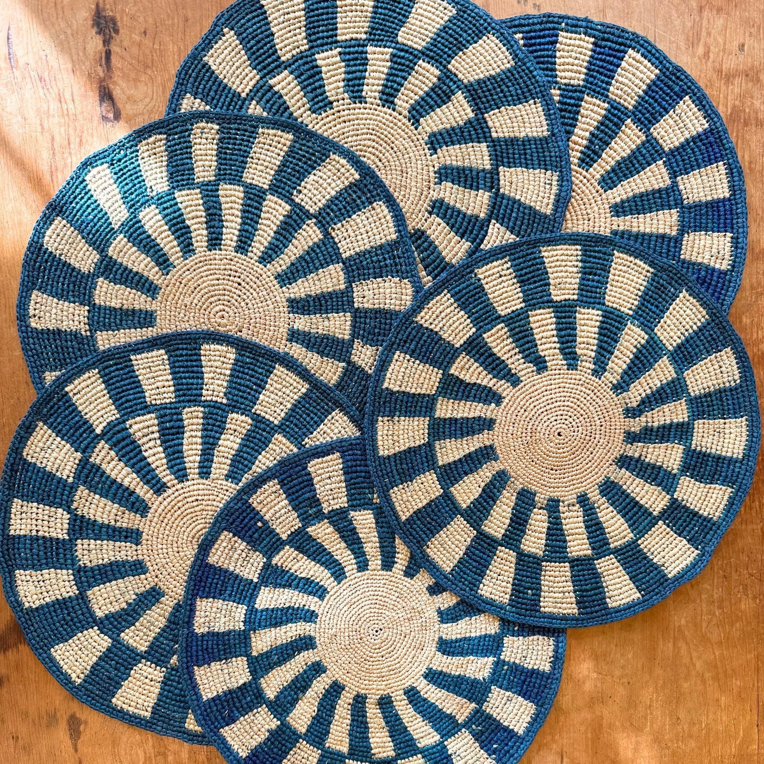 Sets de table ronds en fibre végétale
