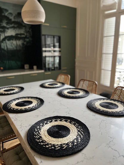 Lot de 6 x sets de table ronds en sisal noir & blanc - Clotilde Intimani Ethnique chic