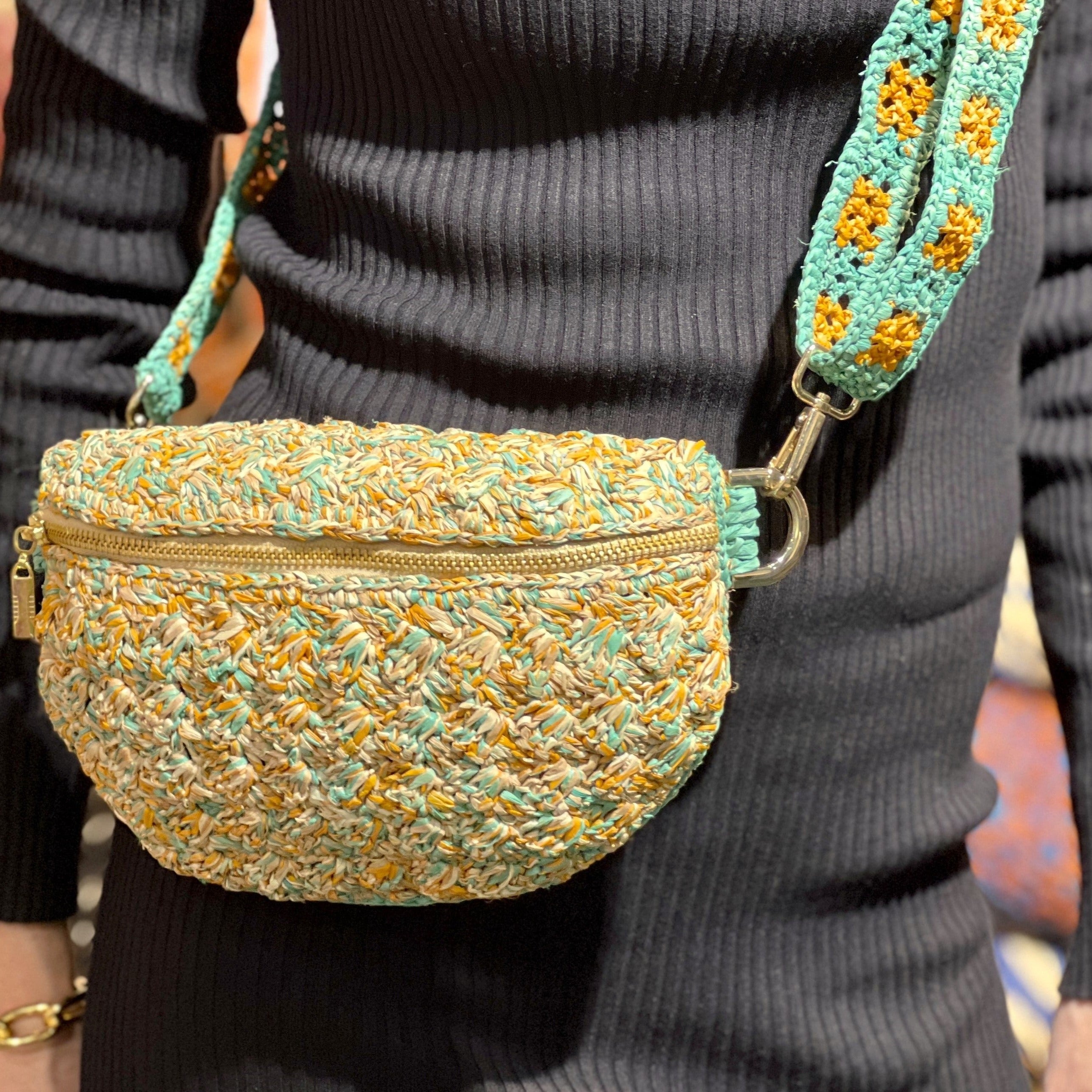 2024 / Sac banane Mia bandoulière en raphia turquoise & jaune Intimani Ethnique chic