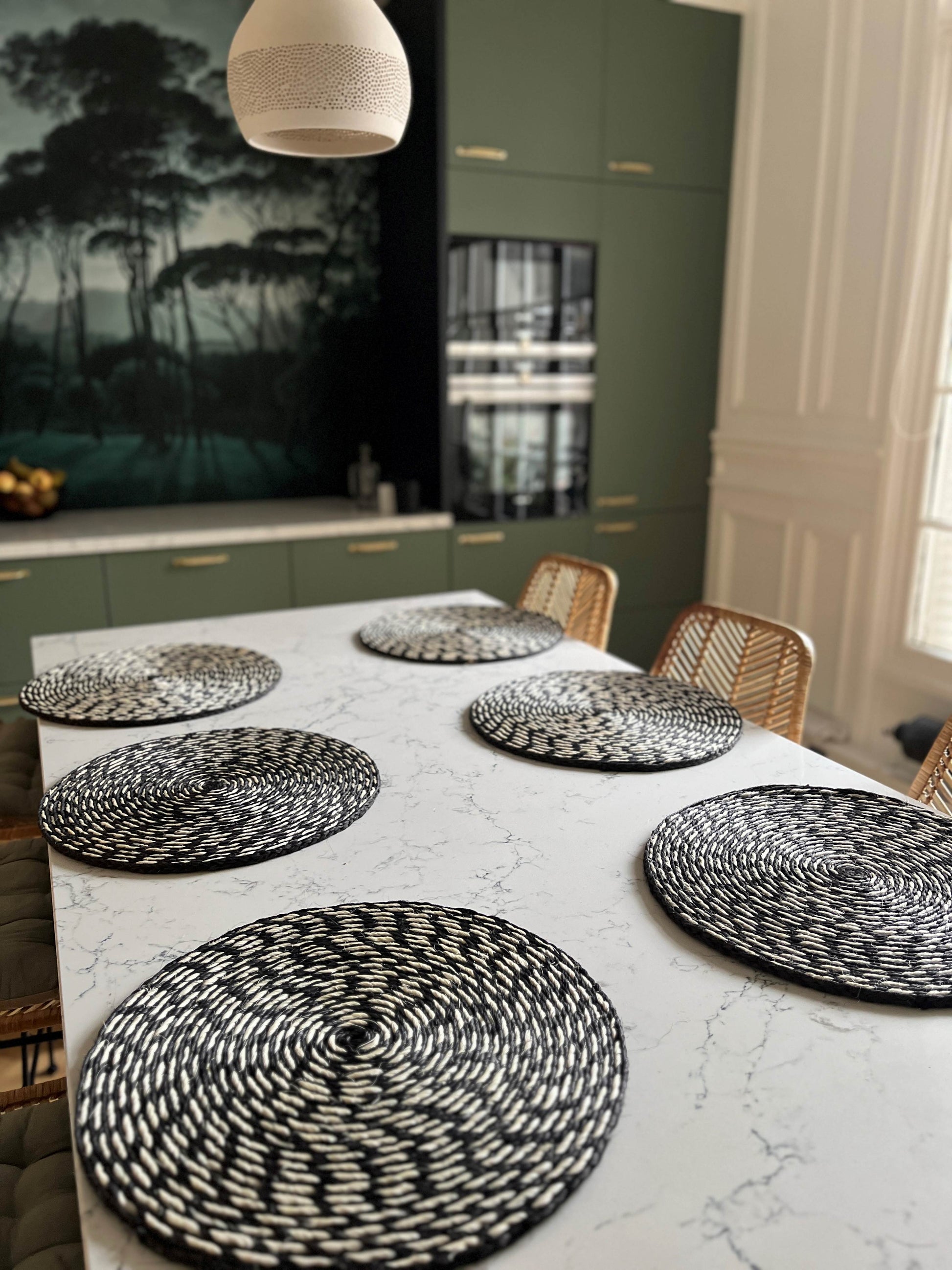 Lot de 6 x sets de table ronds en sisal noir & blanc - Odette Intimani Ethnique chic