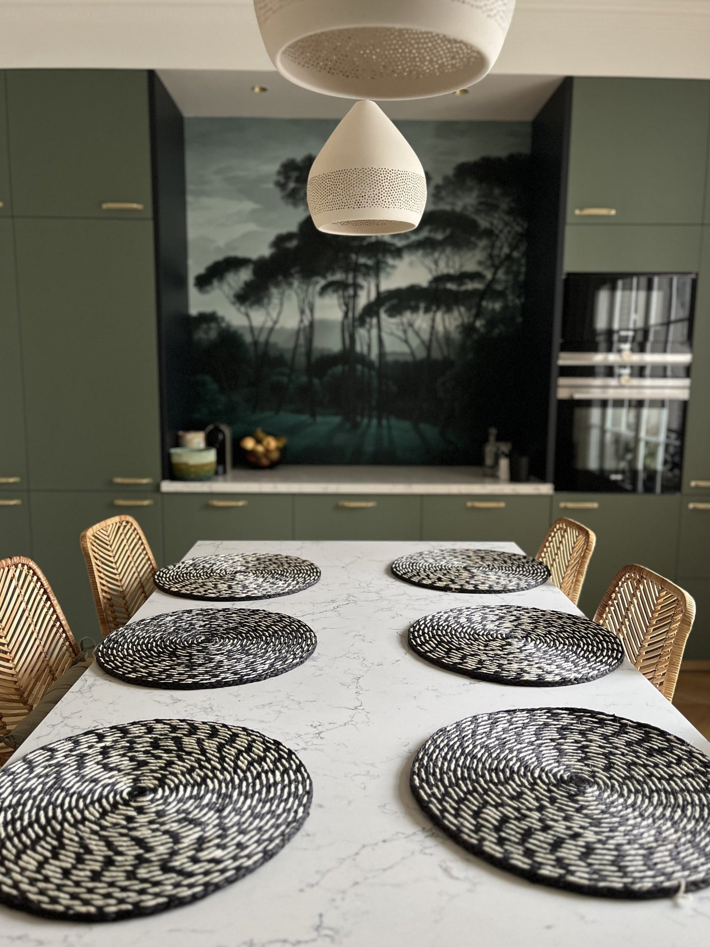 Lot de 6 x sets de table ronds en sisal noir & blanc - Odette Intimani Ethnique chic