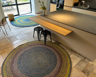 Tapis en raphia jaune, bleu et rose, artisanal, 200 cm.