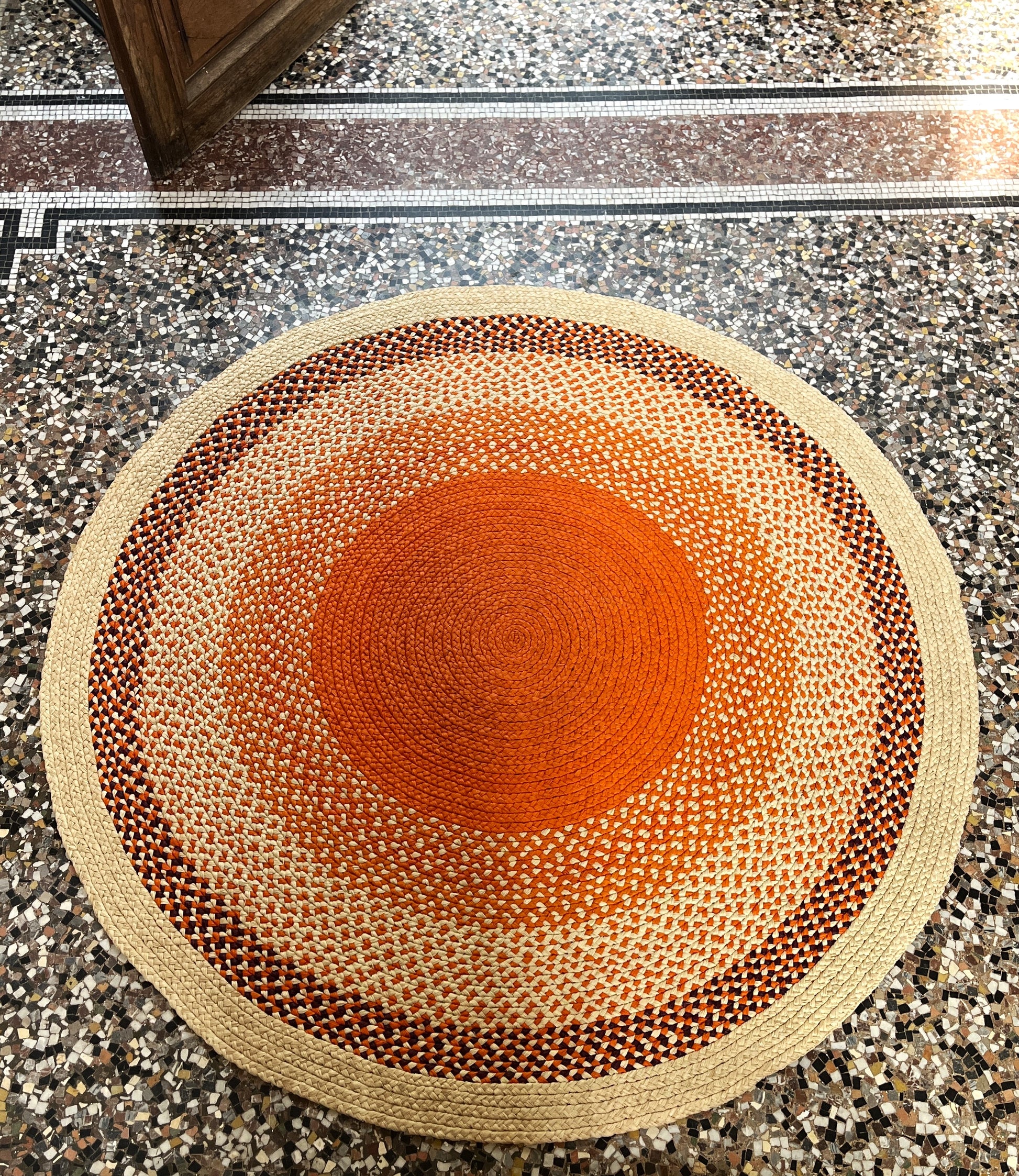 Tapis rond en raphia naturel & orange- Miriam- 150 cm Intimani Ethnique chic