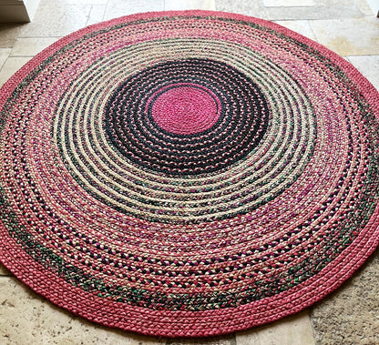 Tapis rond en raphia rose, noir & violet- Moussarafa- 200 cm Intimani Ethnique chic