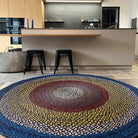 Tapis rond en raphia rouge bordeaux, jaune, naturel et bleu, artisanal, diamètre 180 cm.