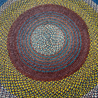 Tapis rond en raphia, couleurs rouge bordeaux, jaune, naturel et bleu, diamètre 180 cm.