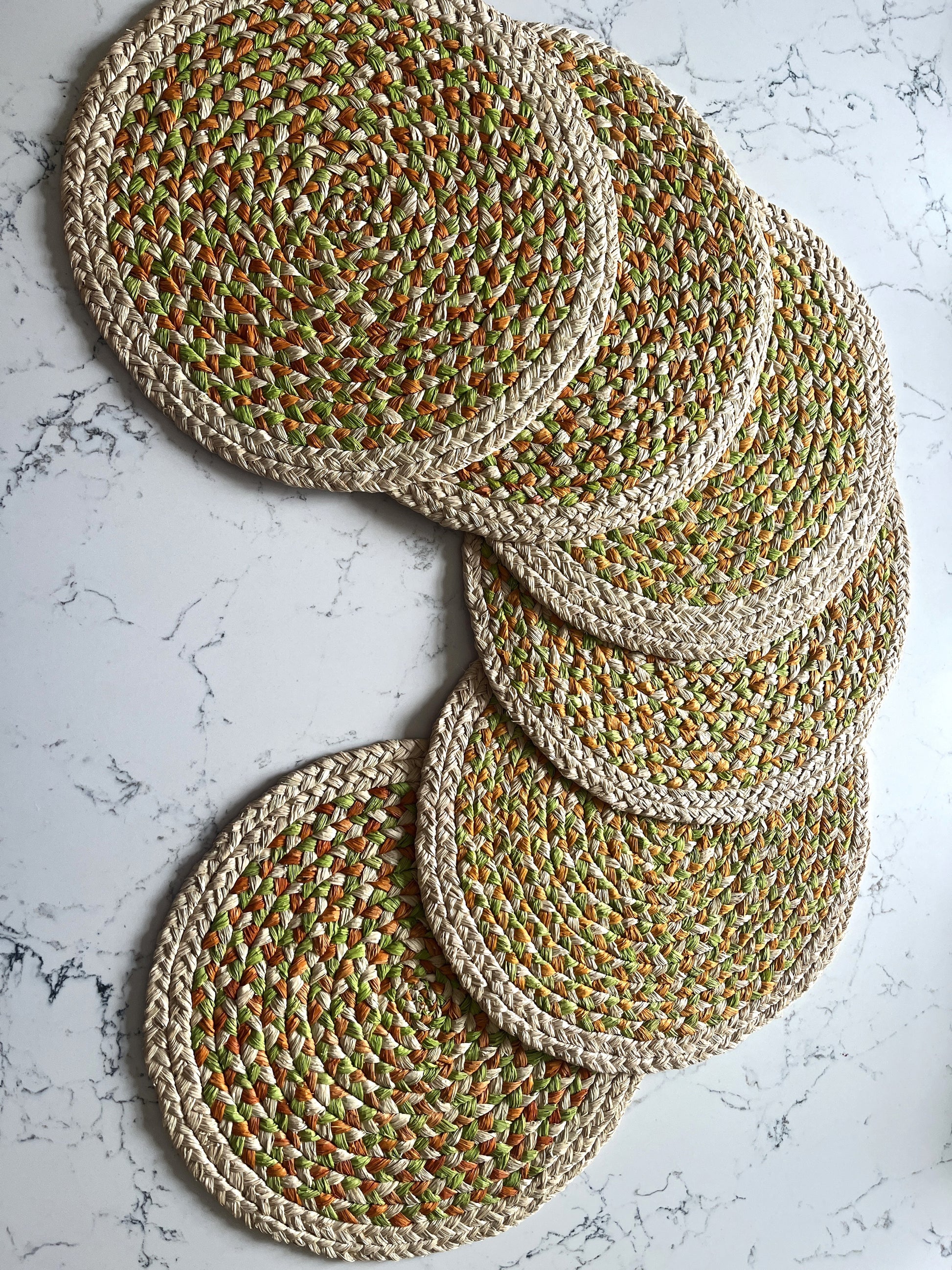 Lot de 6 x sets de table ronds en raphia naturel, jaune & vert tendre- Juliana Intimani Ethnique chic