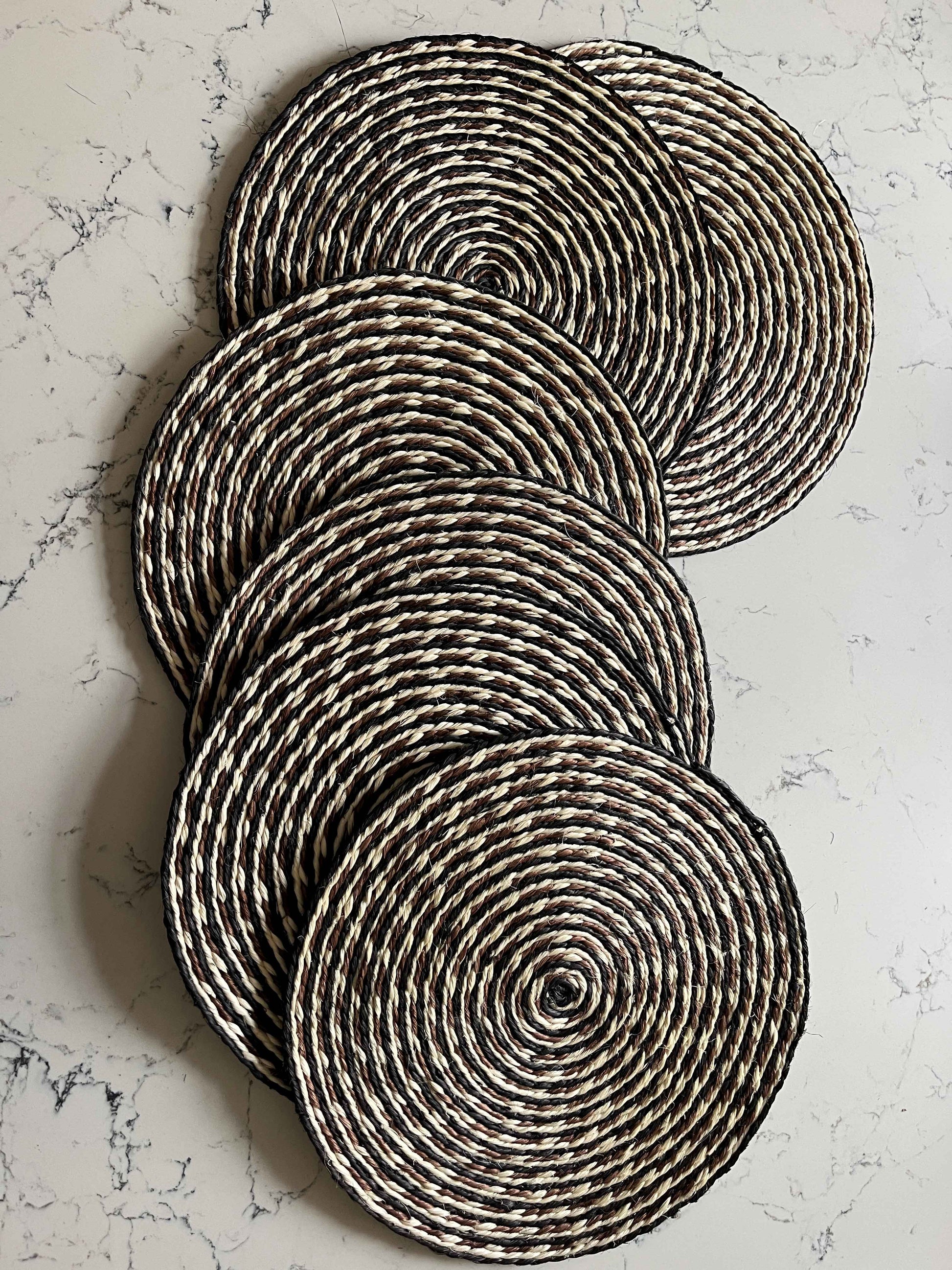 Lot de 6 x sets de table ronds en sisal naturel & brun - Odette Intimani Ethnique chic