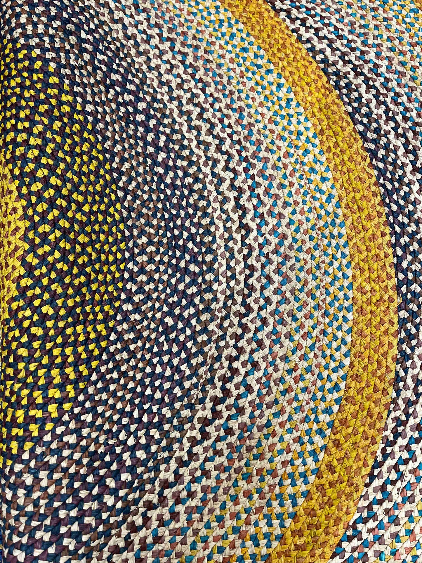 Tapis rond en raphia naturel, jaune safran et bleu 210 cm - Claire Intimani Ethnique chic
