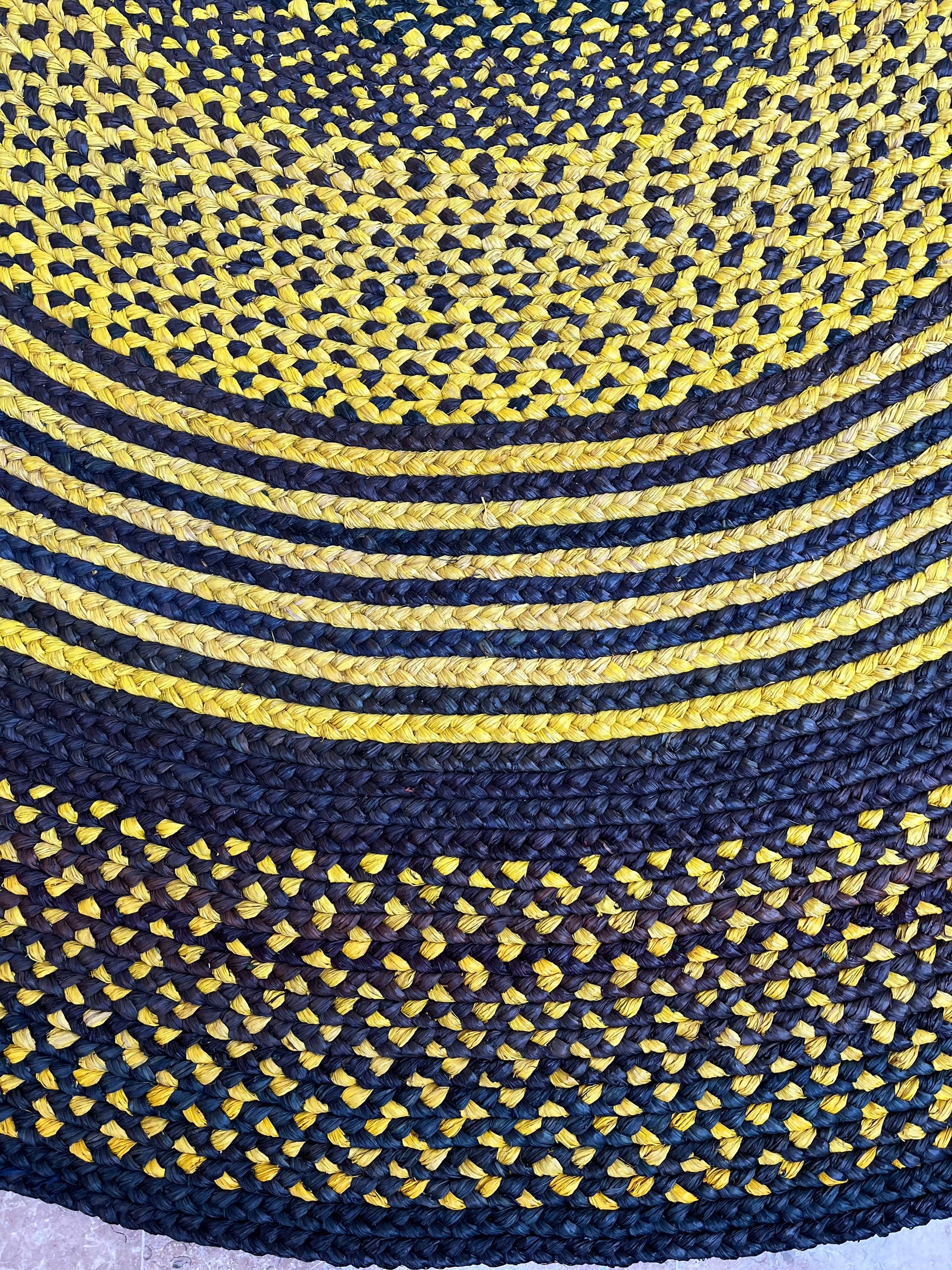 Tapis rond en raphia jaune et bleu nuit - Nirina- 190 cm – INTIMANI